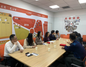 js金沙3983总站与重庆他拍挡商务咨询有限公司开展市场营销（电子商务）专业双基地建设项目研讨会暨授牌仪式