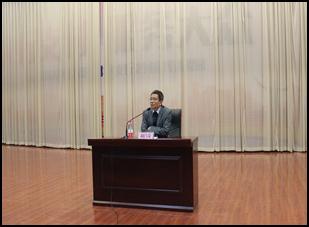 学院党委副书记胡昌荣副教授为财经贸易系师生宣讲十九大精神
